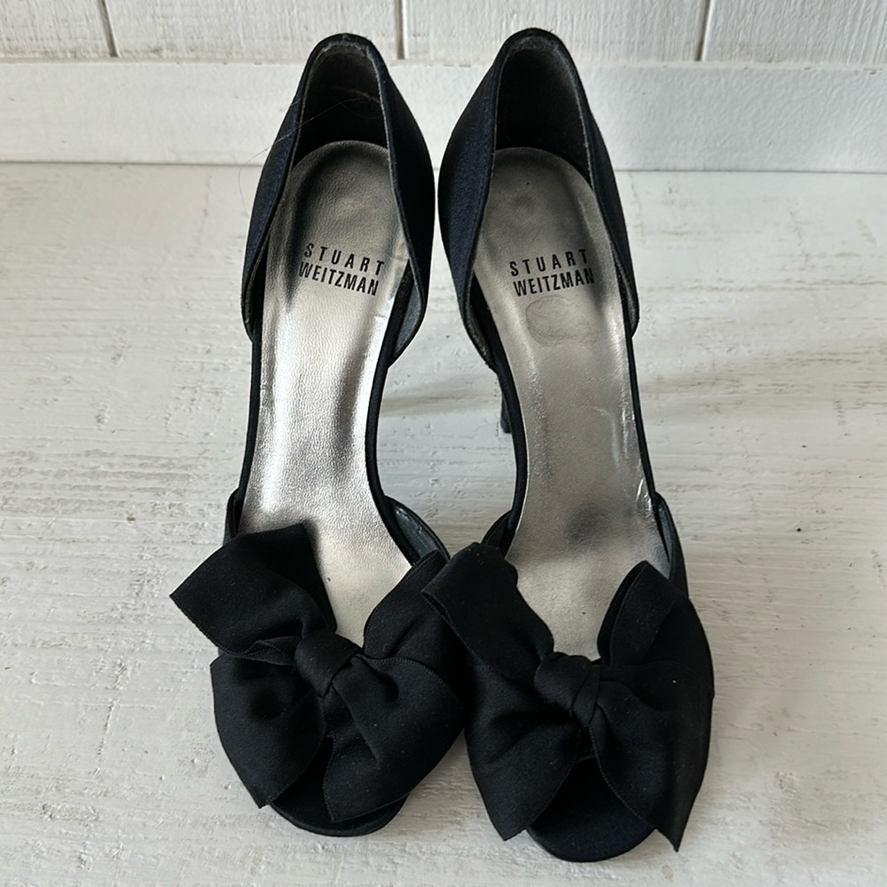 Stuart Weitzman made in Spain. Black  peep toe with bow. Size 35 1/2-5 1/2